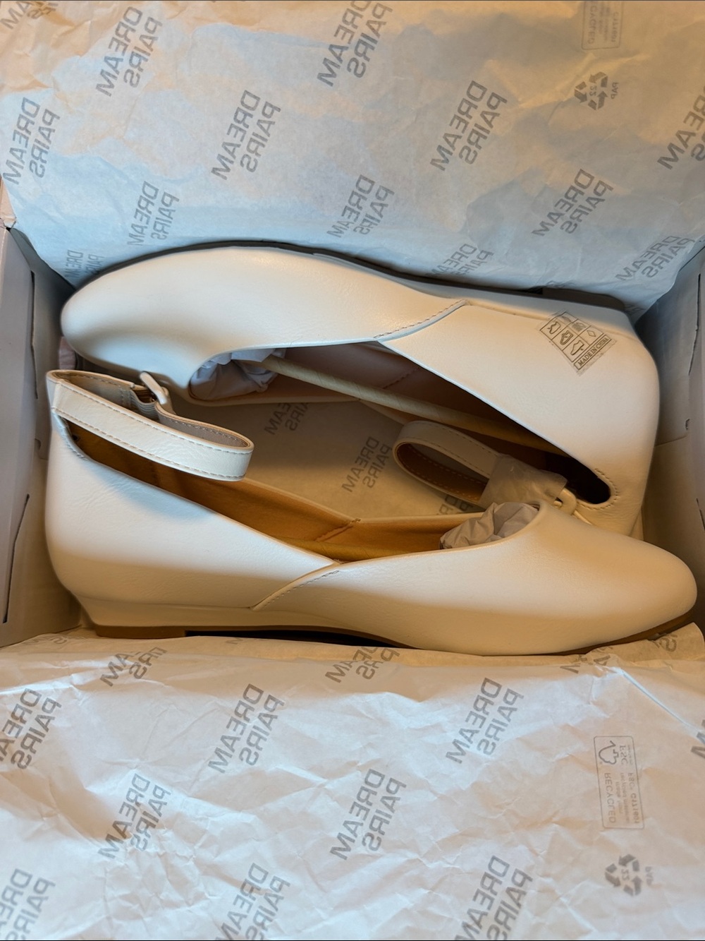 Dream Pairs White Mary Jane Flats with Ankle Strap - Picture 1 of 2